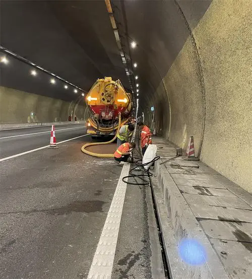 兰西隧道排水渠清淤